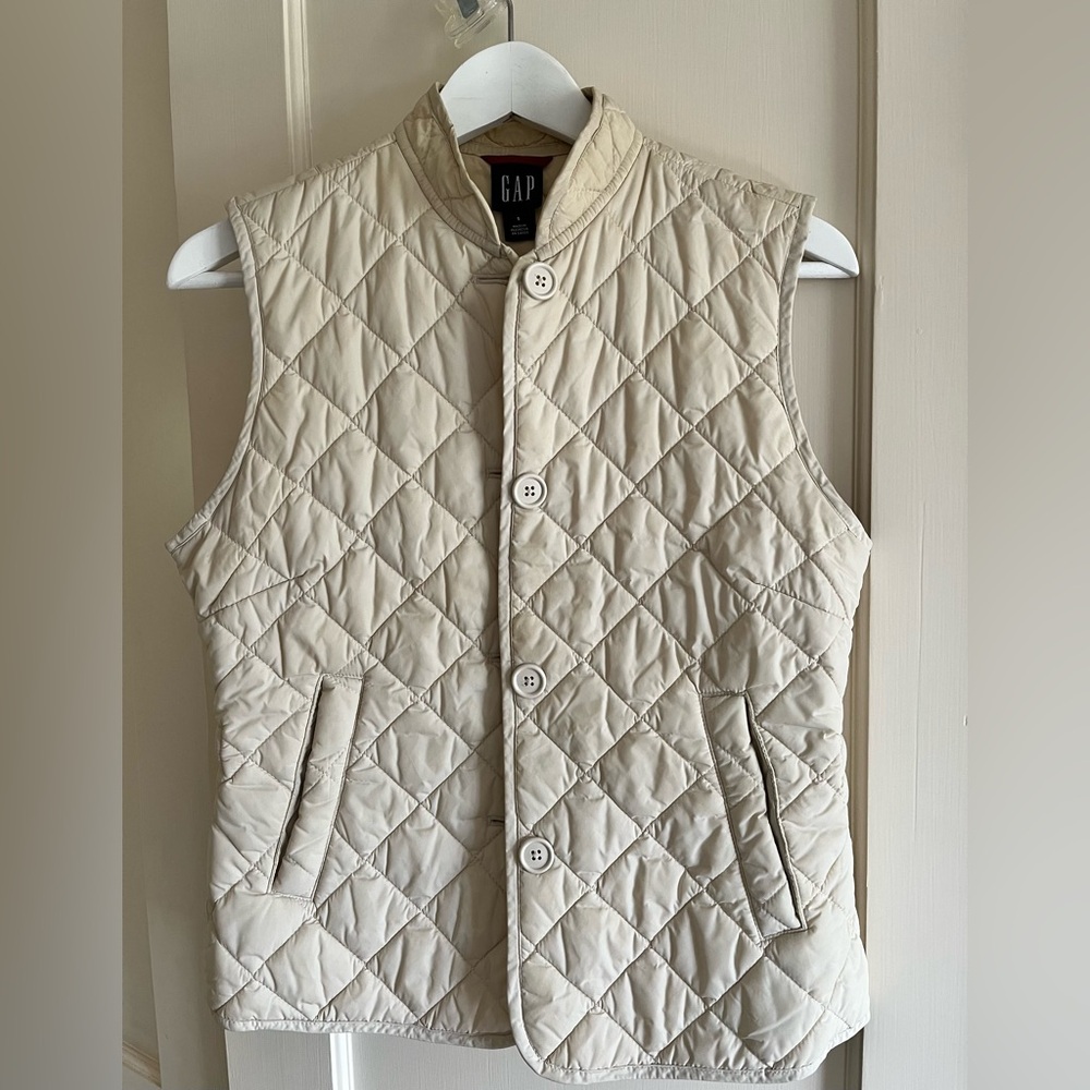 GAP Quilted Lightweight Puffer Vest in Ivory